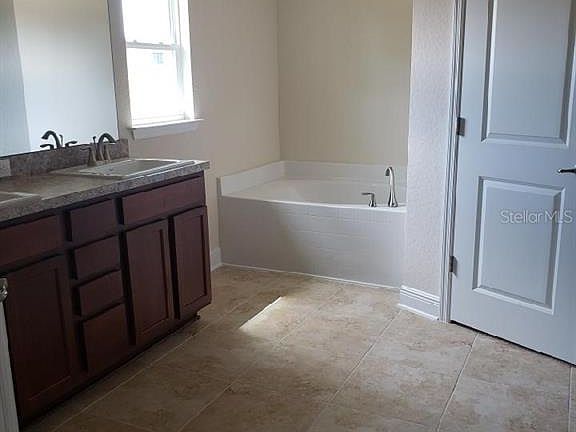 5th image of 609 Meadow Pointe Dr