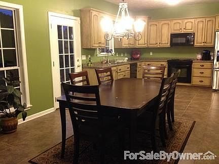 Kitchen : open room, plenty of space