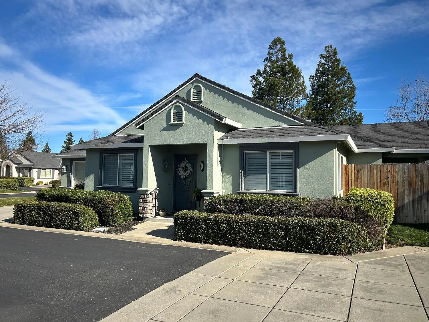 677 Village Dr photo 1