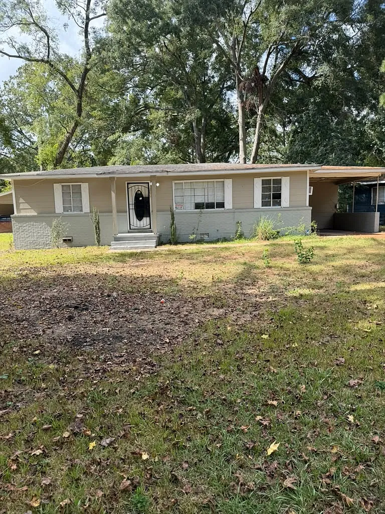 3 bed, 1032 sqft, $1,000 — Photo 1