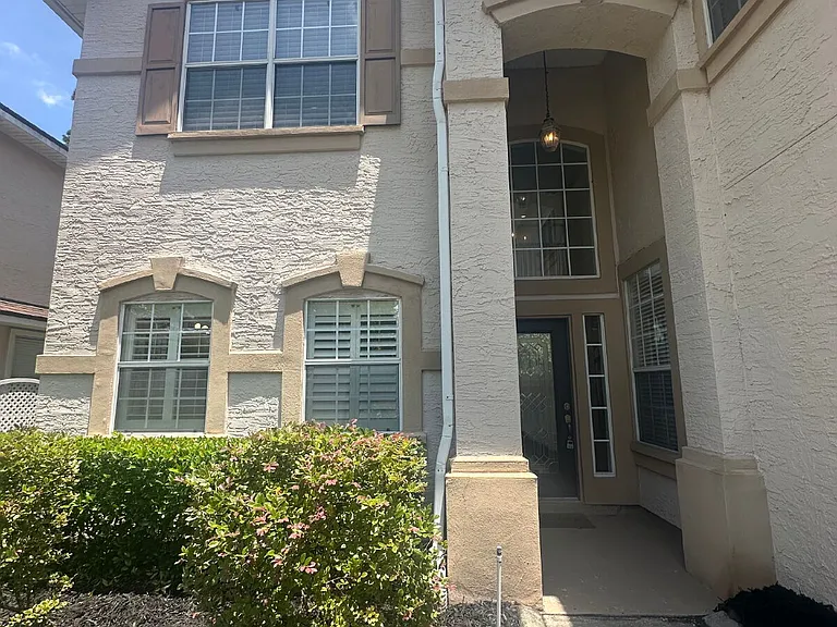 572 Redberry Ln — Photo 1