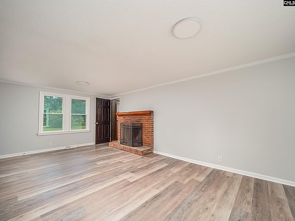 5th image of 178 Lynn St