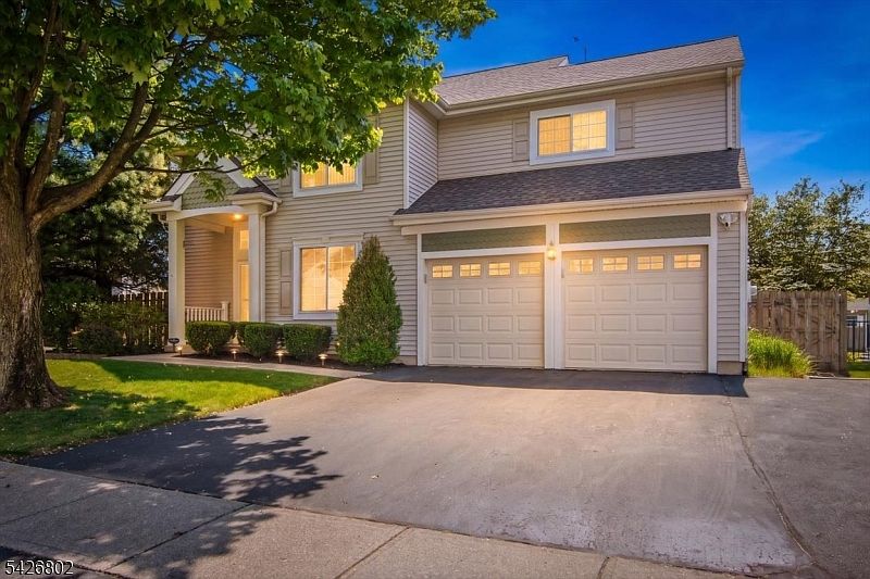 1st image of 27 Country Lake Dr