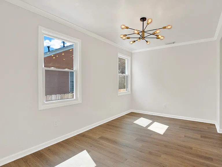 2244 Greenwood St — Photo 9