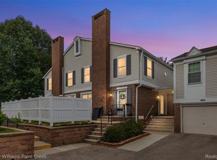 21110 E Glen Haven Cir, Northville, MI 48167