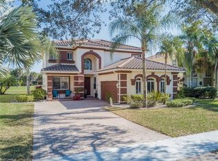 1897 Par Dr, Naples, FL 34120