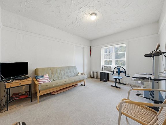 3rd image of 955 E 61st St #1