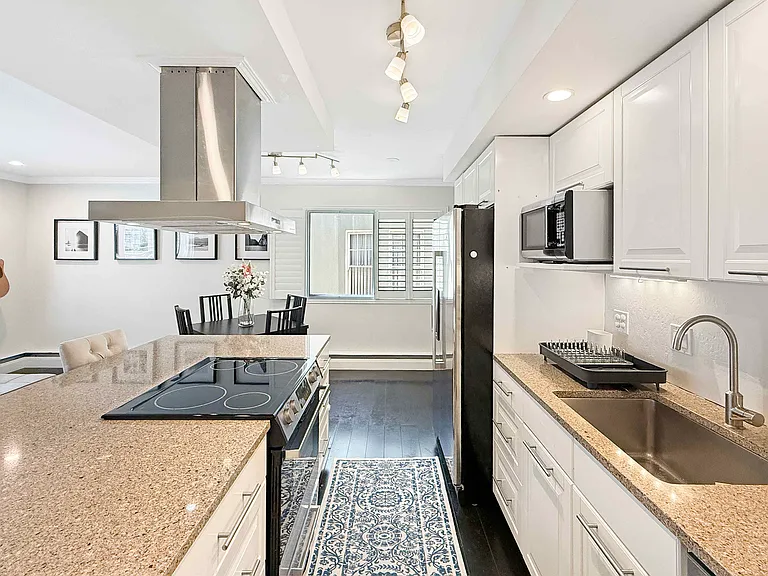 1885 Jackson St #403 — Photo 5