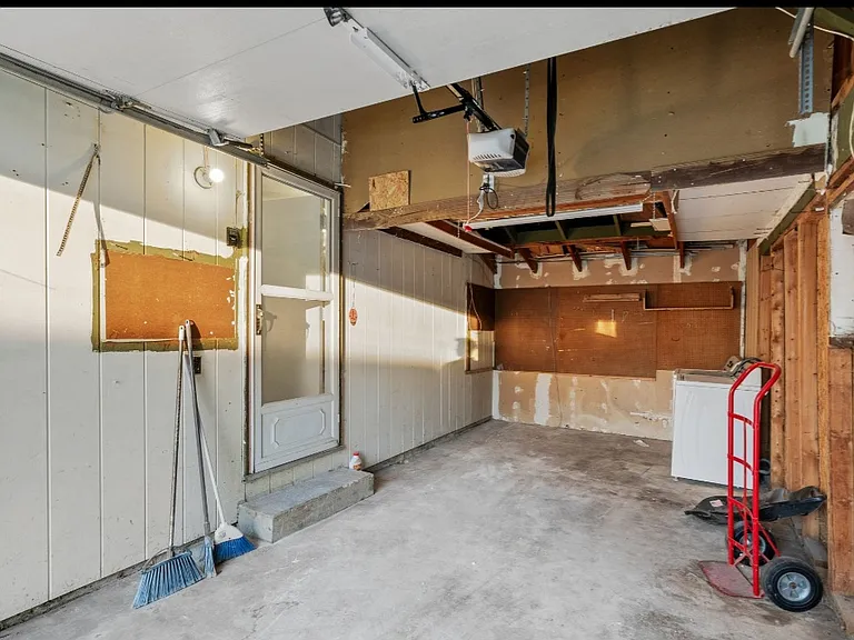 2420 Breezy Point Ln — Photo 27