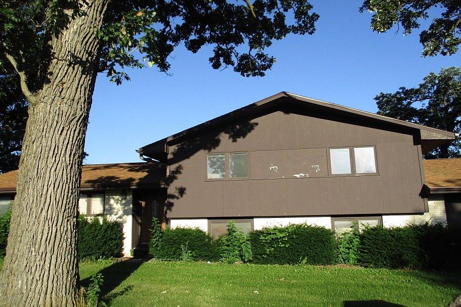 1st image of 205 Oak Park Cir
