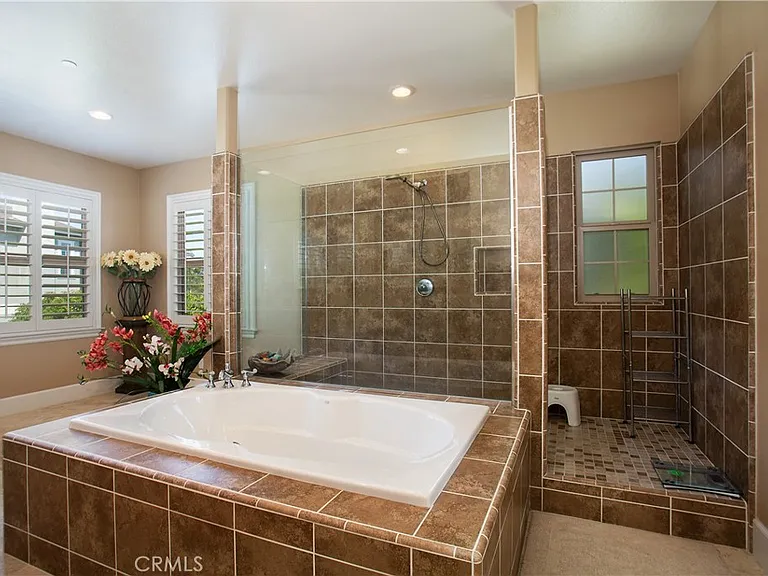4731 Oceanridge Dr — Photo 19