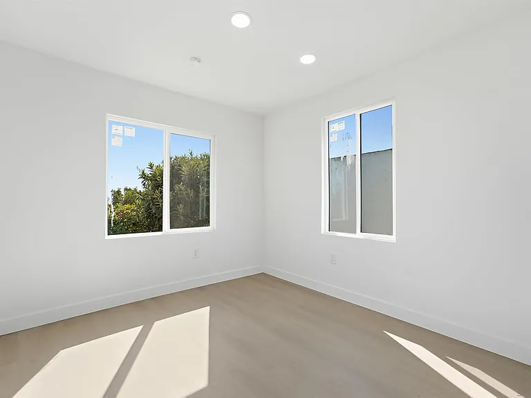 2844 State St — Photo 11