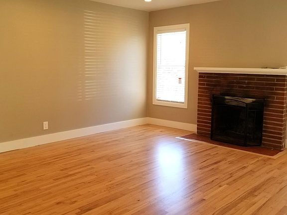 4th image of 904-910 Ruby St