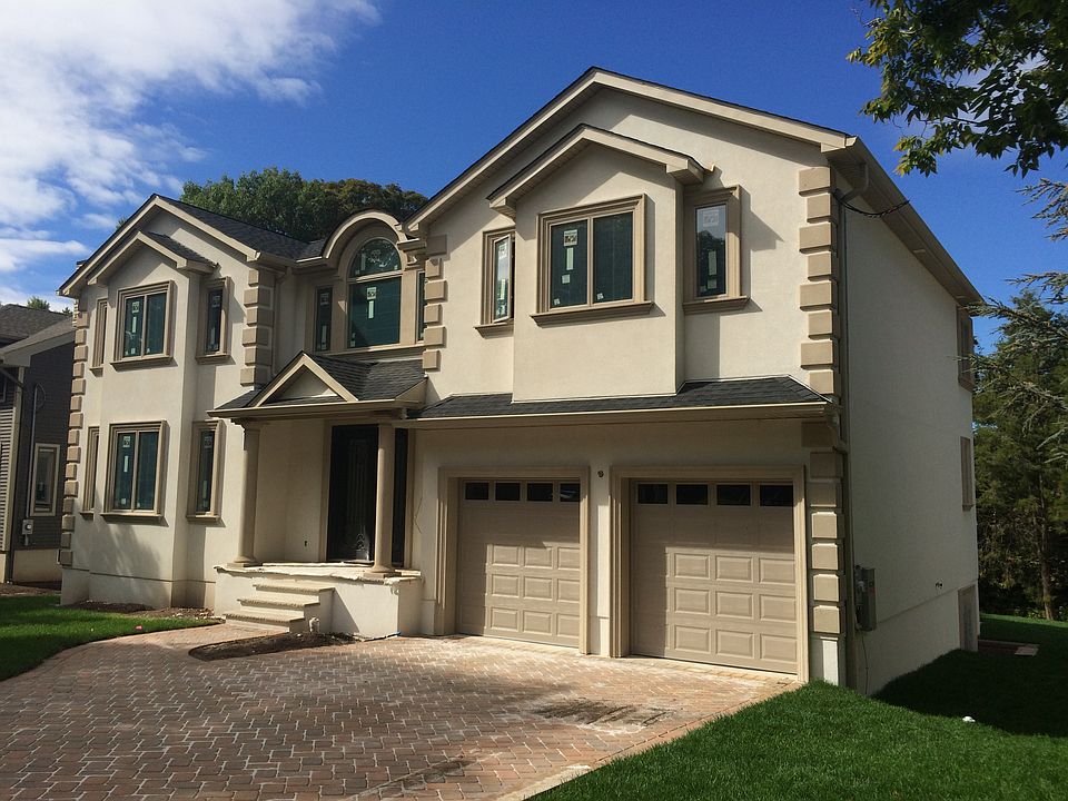 2nd image of 385 Burnet Pl