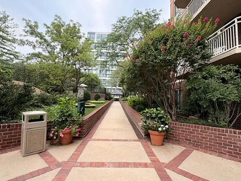 7500 Woodmont Ave #907 — Photo 31