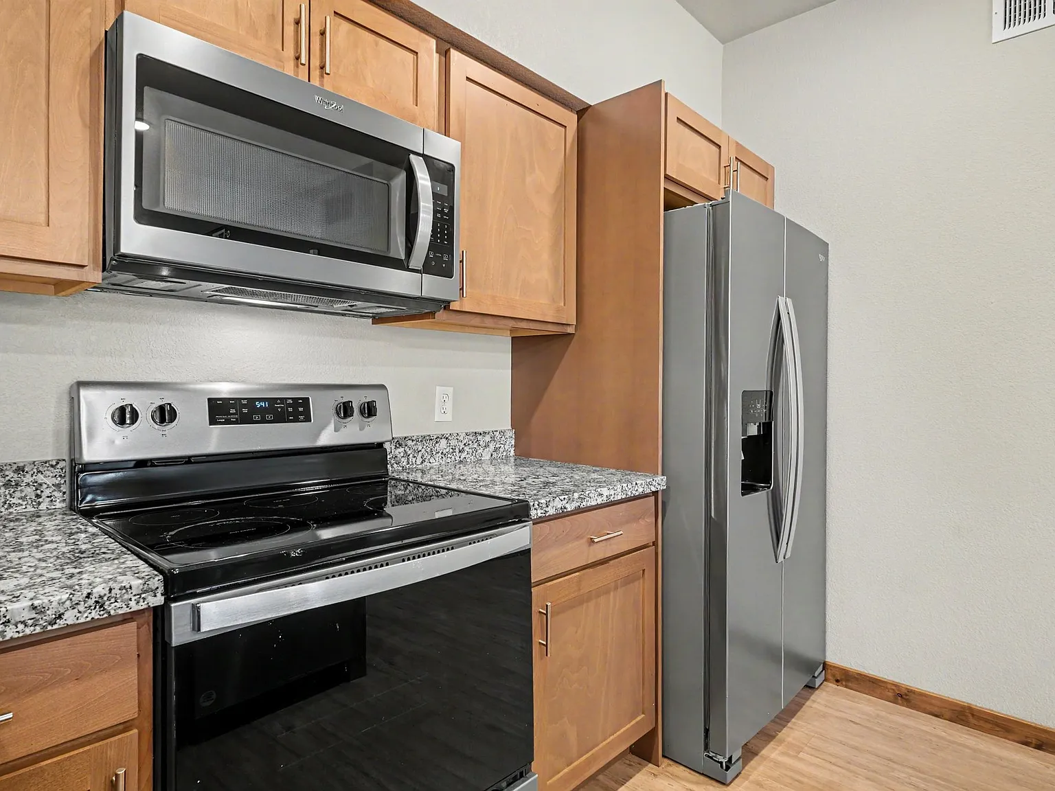 3 bed, 1162 sqft, $2,500 — Photo 3
