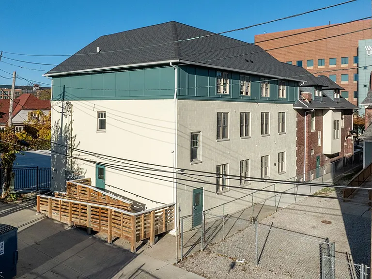 240 Mack Ave — Photo 34