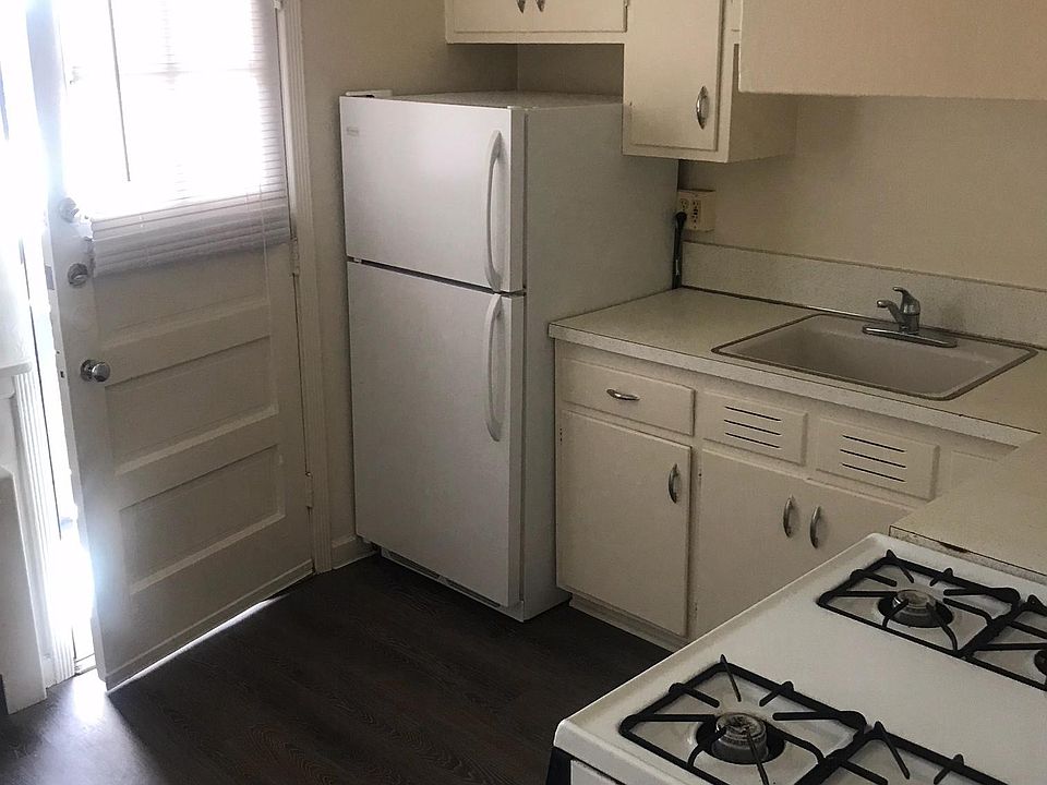 2nd image of 952 Dobson St