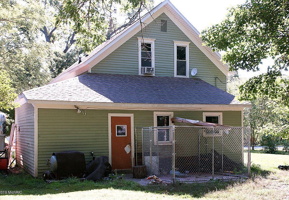 31 S Gibbs St White Cloud MI Zillow