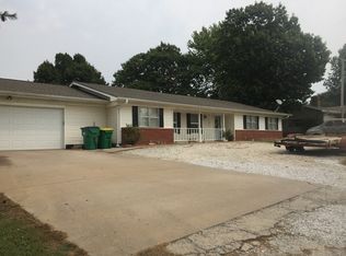 4216 Griffin Ln, Springdale, AR 72762