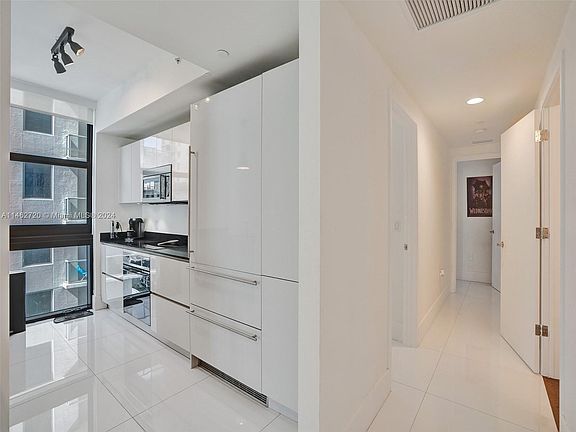 4th image of 1010 Brickell Ave Unit 2505