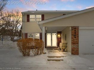 42154 Farragut Ct, Northville, MI 48167
