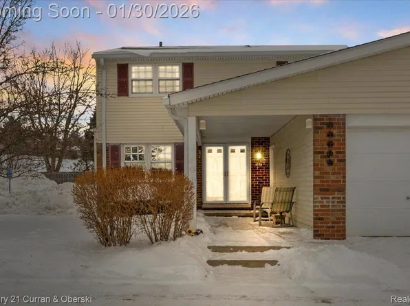 42154 Farragut Ct, Northville, MI 48167