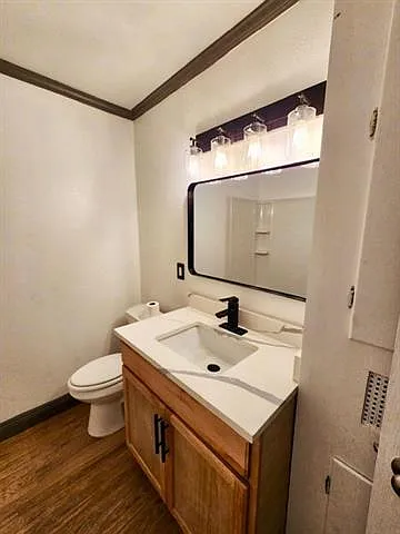 3200 Lancaster St — Photo 9