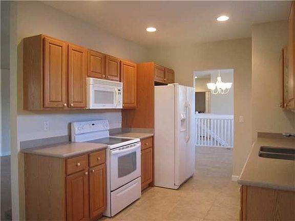 3rd image of 1505 SE Prestwick Ln