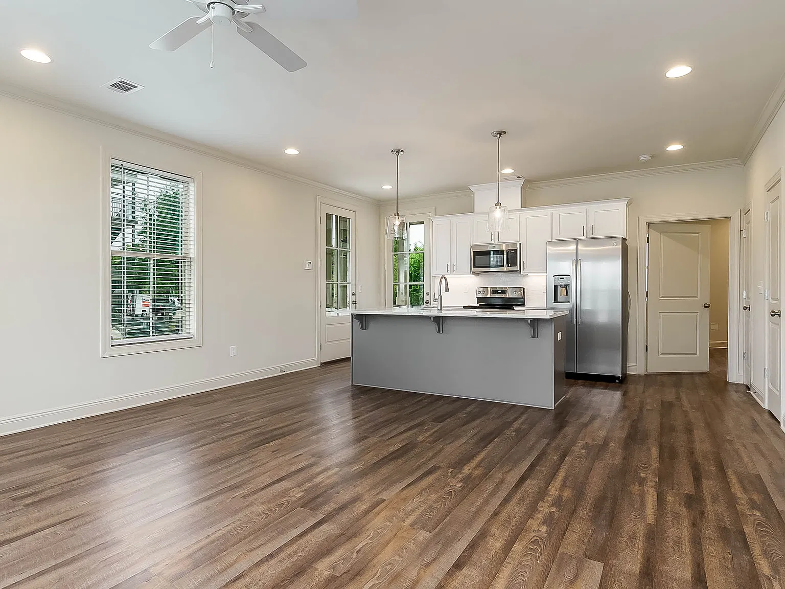 3 bed, 3.5 bath, 1661 sqft, $2,800 — Photo 3