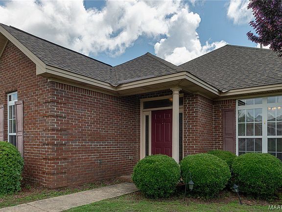 5th image of 824 Dunvegan Dr