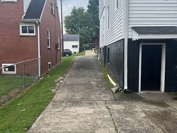 3rd image of 2815 Cedar St