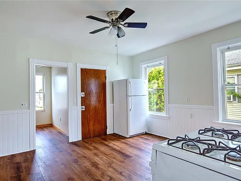 137 Hunts Ave — Photo 4