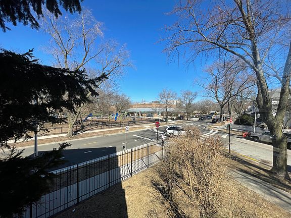 3rd image of 7327 N Rogers Ave APT 209