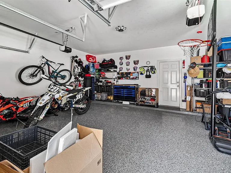 1015 Enclave Sq S — Photo 38