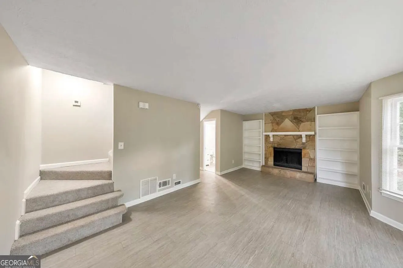 3 bed, 1.5 bath, 1680 sqft, $1,850 — Photo 2