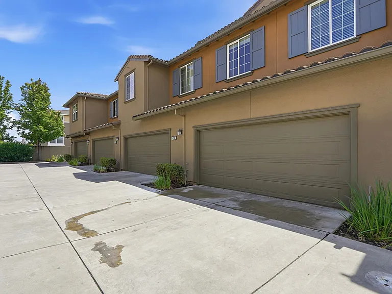 5206 Fioli Loop — Photo 43