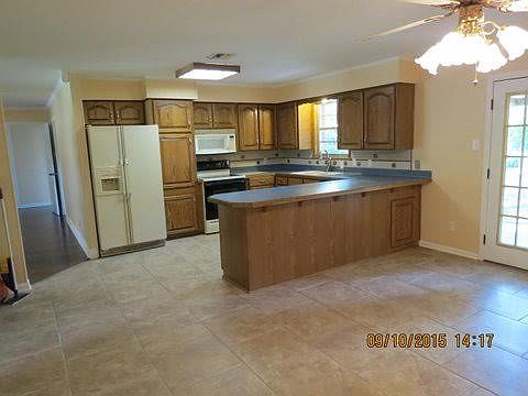 2nd image of 609 E Southfield Rd