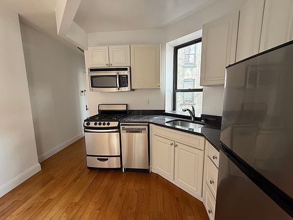 5th image of 22 Leroy St APT 15