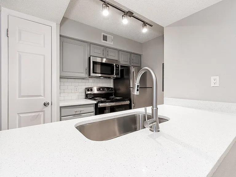 Vine Apartments — Photo 30