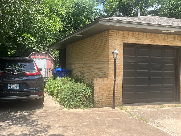 1 Car Garage