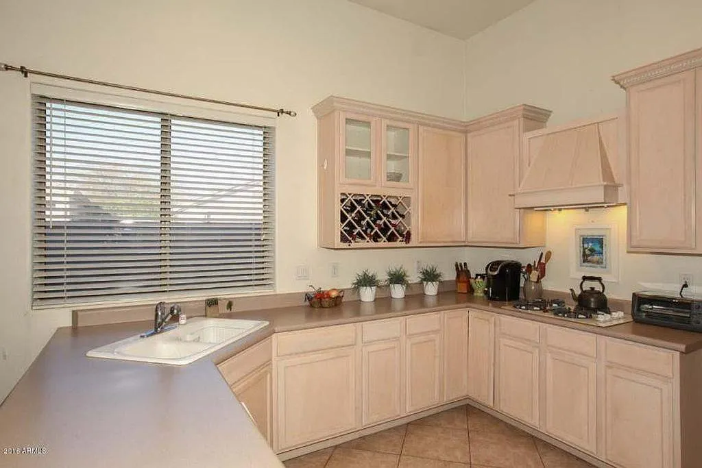 4 bed, 2.5 bath, 2104 sqft, $2,900 — Photo 4