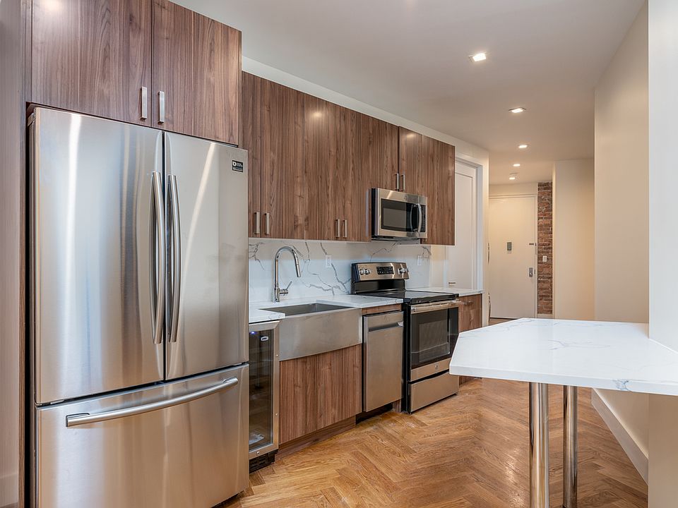 1st image of 941 Washington Ave #450