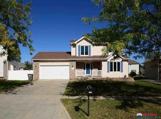 5370 Mission Ln, Lincoln, NE 68521