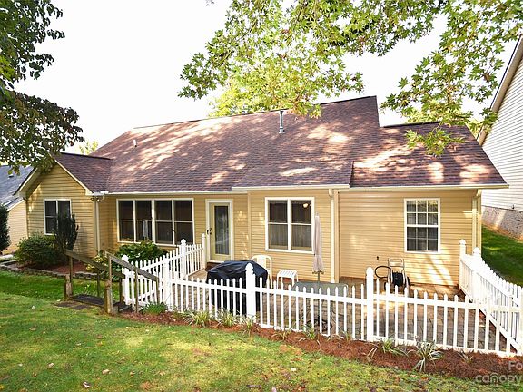 3rd image of 406 Hidden Creek Cir