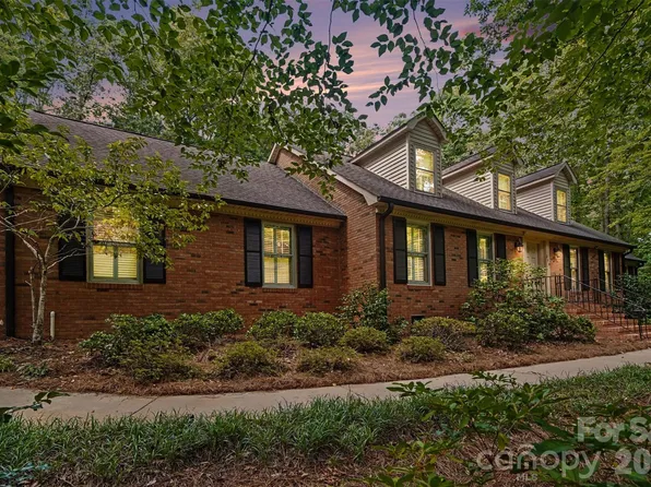 215 Chedworth Ct SE, Concord, NC 28025