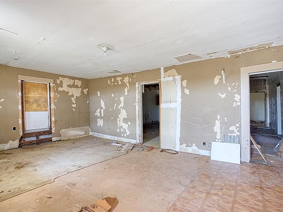3rd image of 100 W Dalewood St