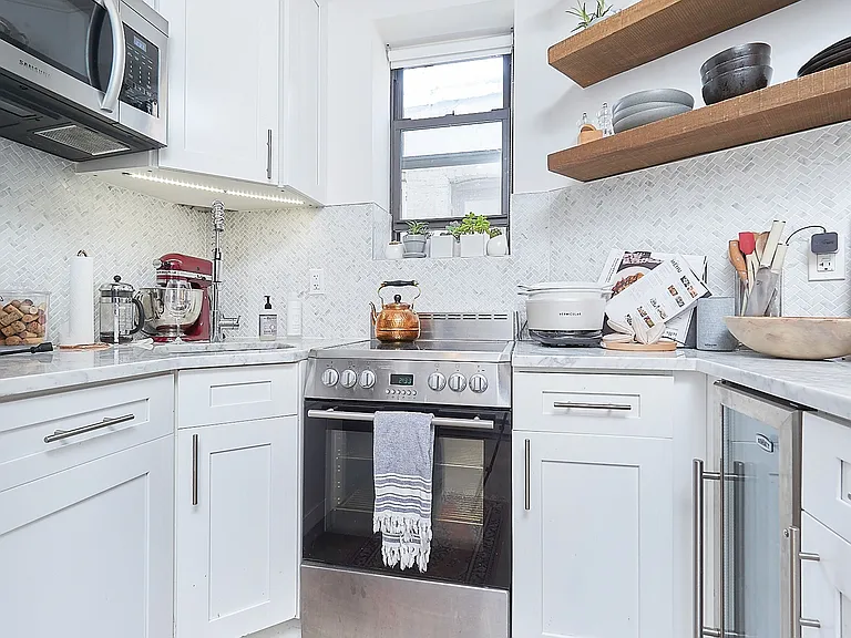 370 Baltic St #2R — Photo 5