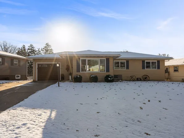 3029 Saratoga Dr, Waterloo, IA 50702