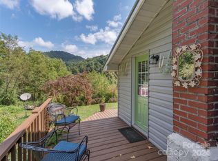 883 Price Town Rd, Clyde, NC 28721